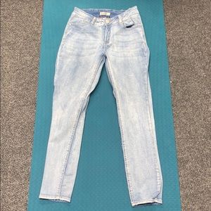 light wash skinny jeans